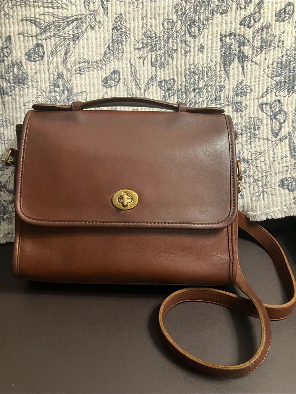 Coach Vintage Court Crossbody Bordeaux/brown. - Picture 12 of 13